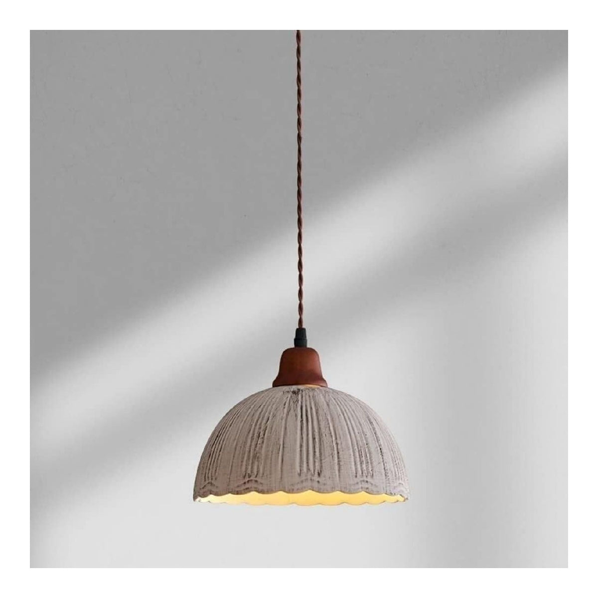 Eclairage Ambre contemporain en version suspension 60 W E27 8L-9205