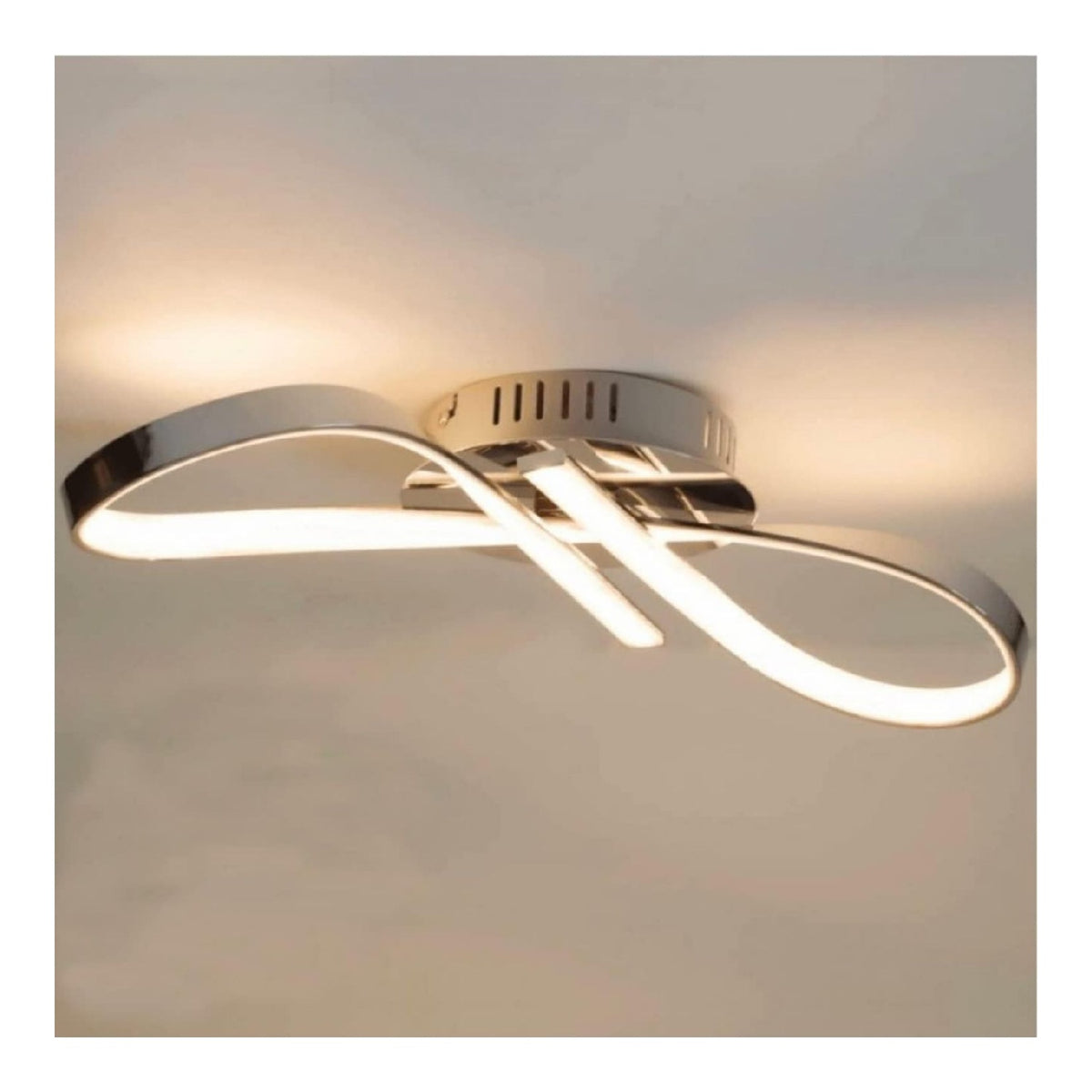 Plafonnier Blanc et Argente a presence elegante et lumiere agreable 15W IP20