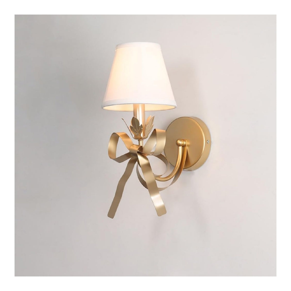 Applique murale Ambre et Beige aux lignes epurees avec eclairage confortable E14