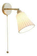 Luminaire Blanc et Dore a silhouette graphique de type applique murale 40 W