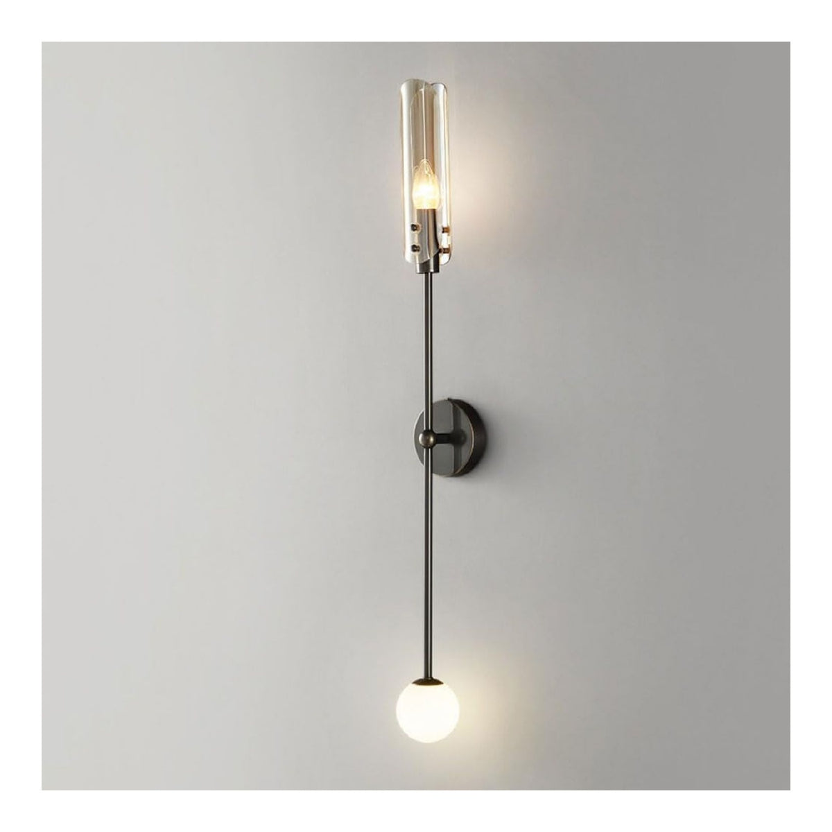 Applique murale Noir et Blanc a presence elegante et lumiere agreable E14